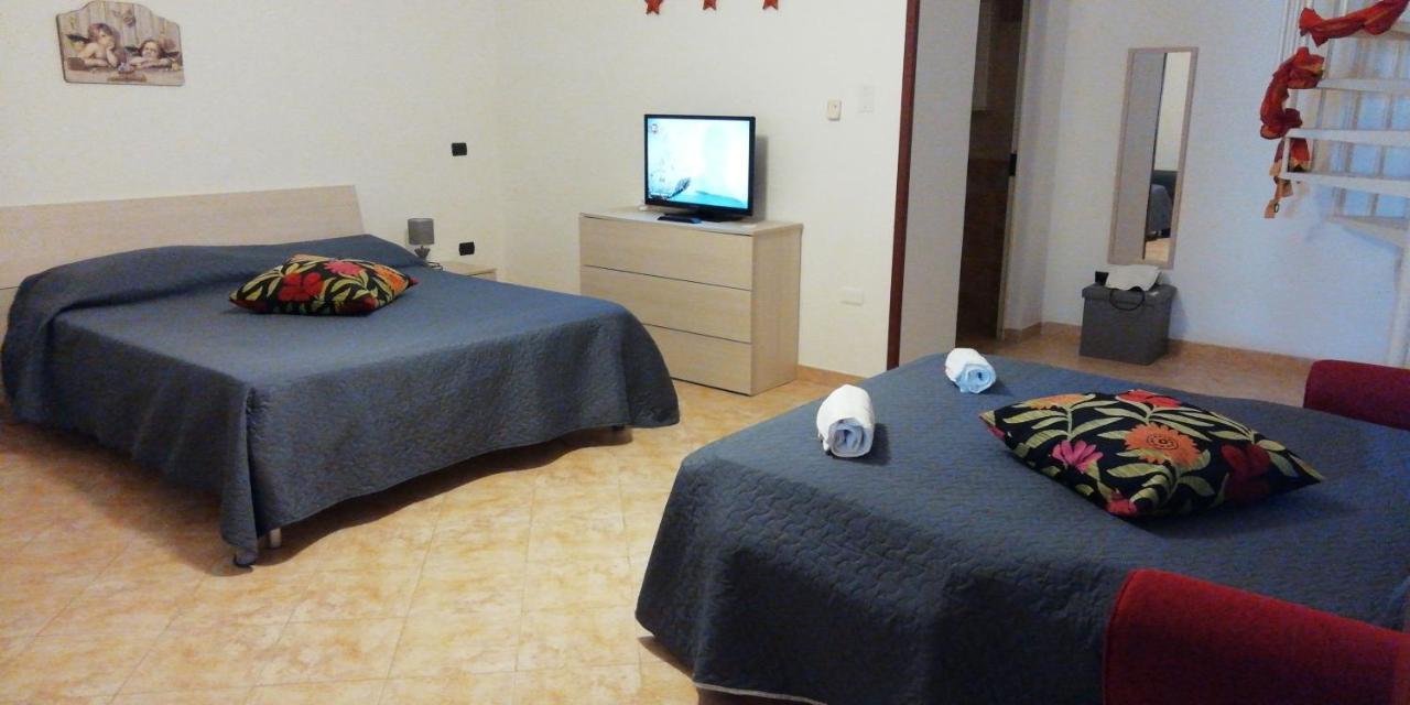 Casetta A Pochi Passi Dal Mare 马扎拉德尔瓦洛 外观 照片